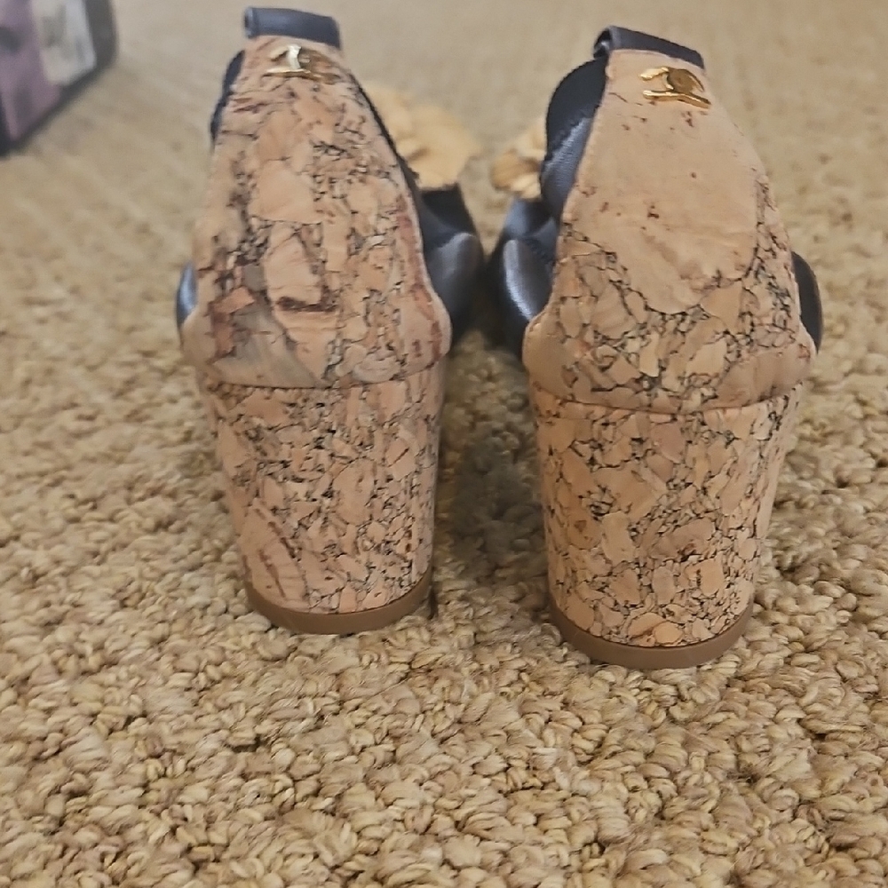 CHANEL Navy and Cream Flats with Floral Accent - Picture 7 of 14